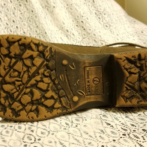 Crown Vintage Olive Green/Brown Lace-up Booties - Picture 5 of 8